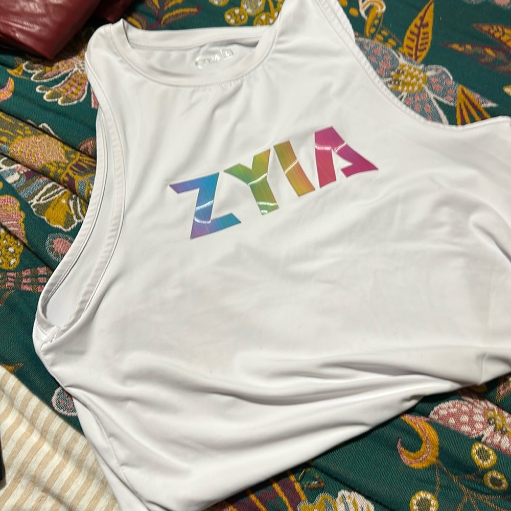 Zyia size L - white tank